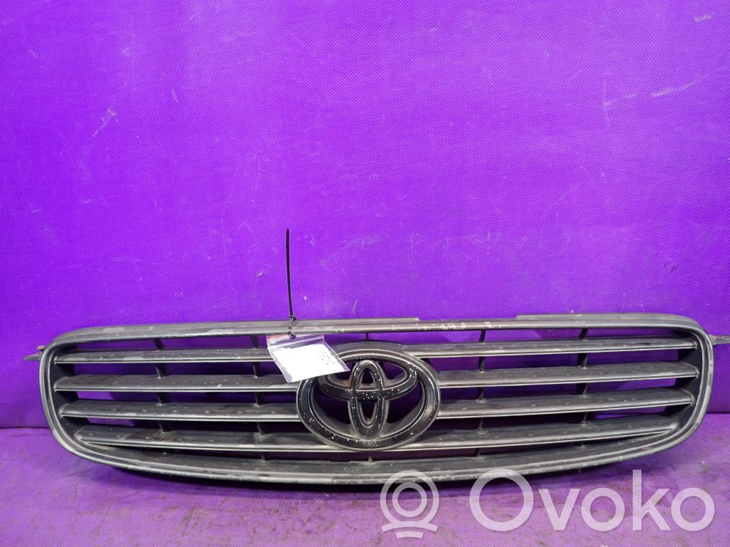 Toyota Corolla E110 Etupuskurin ylempi jäähdytinsäleikkö 