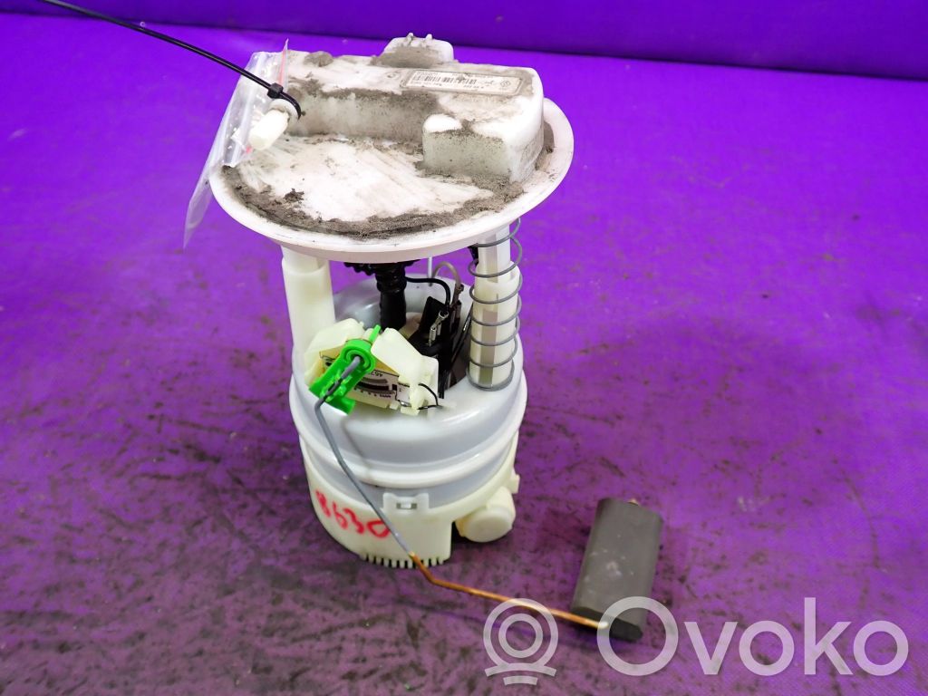 Renault Clio III Pompe à carburant 