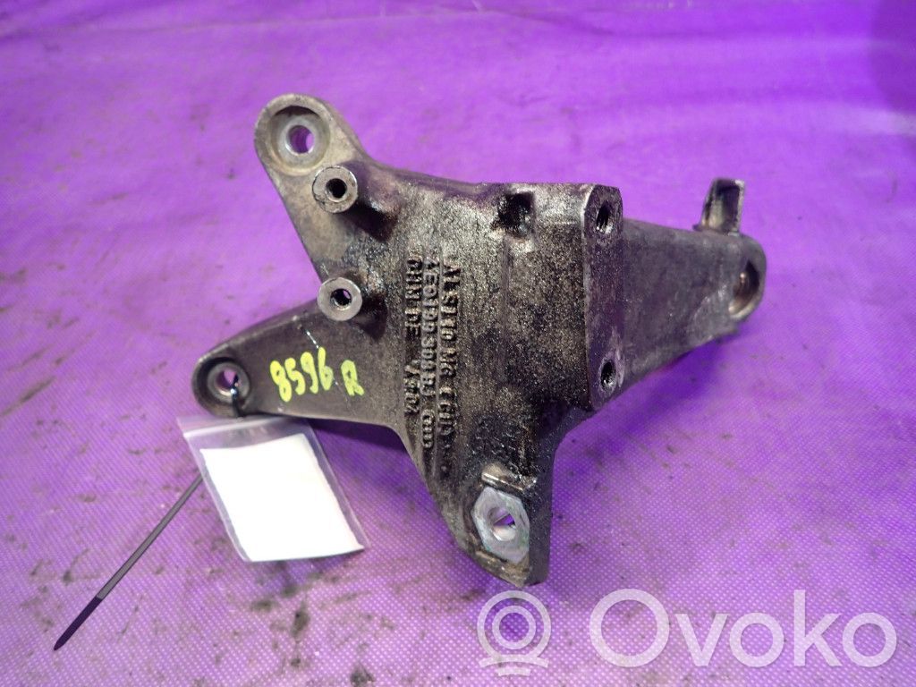Audi A8 S8 D3 4E Engine mounting bracket 
