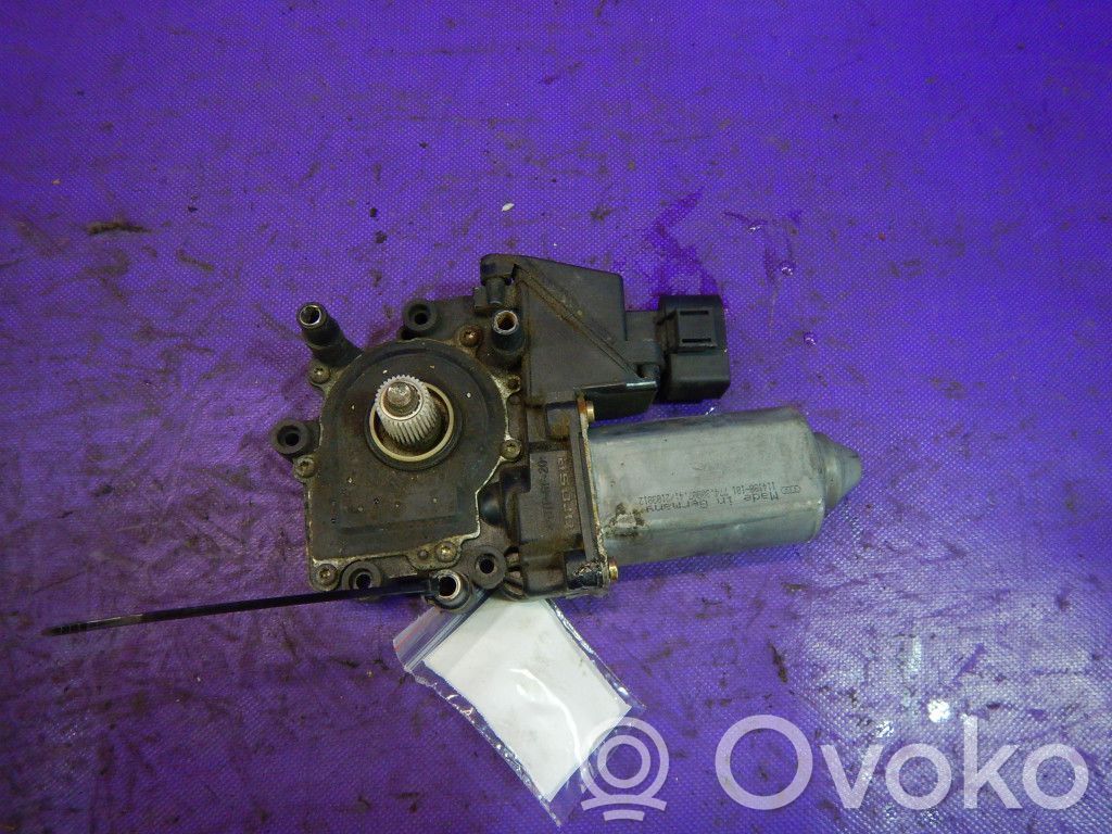 Motor del regulador de la ventanilla de la puerta delantera