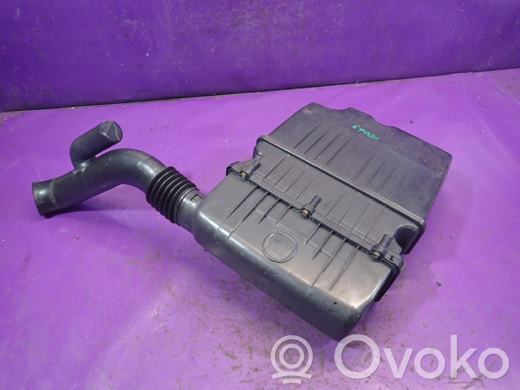 Fiat Grande Punto Caja del filtro de aire