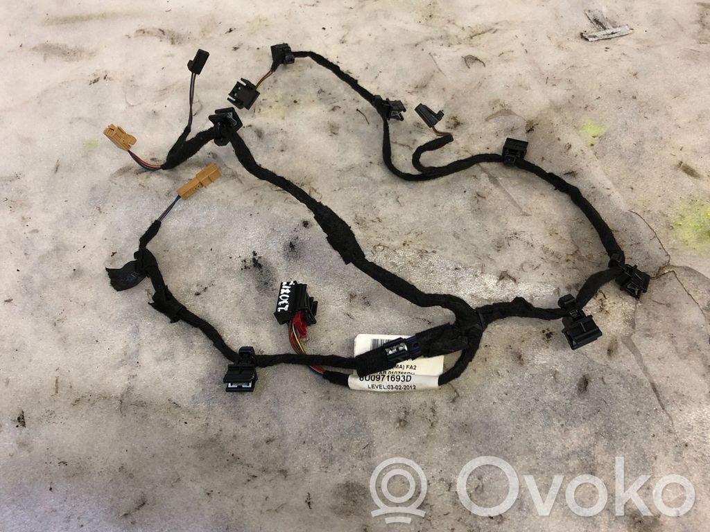 Cableado de puerta trasera   8U0971693D