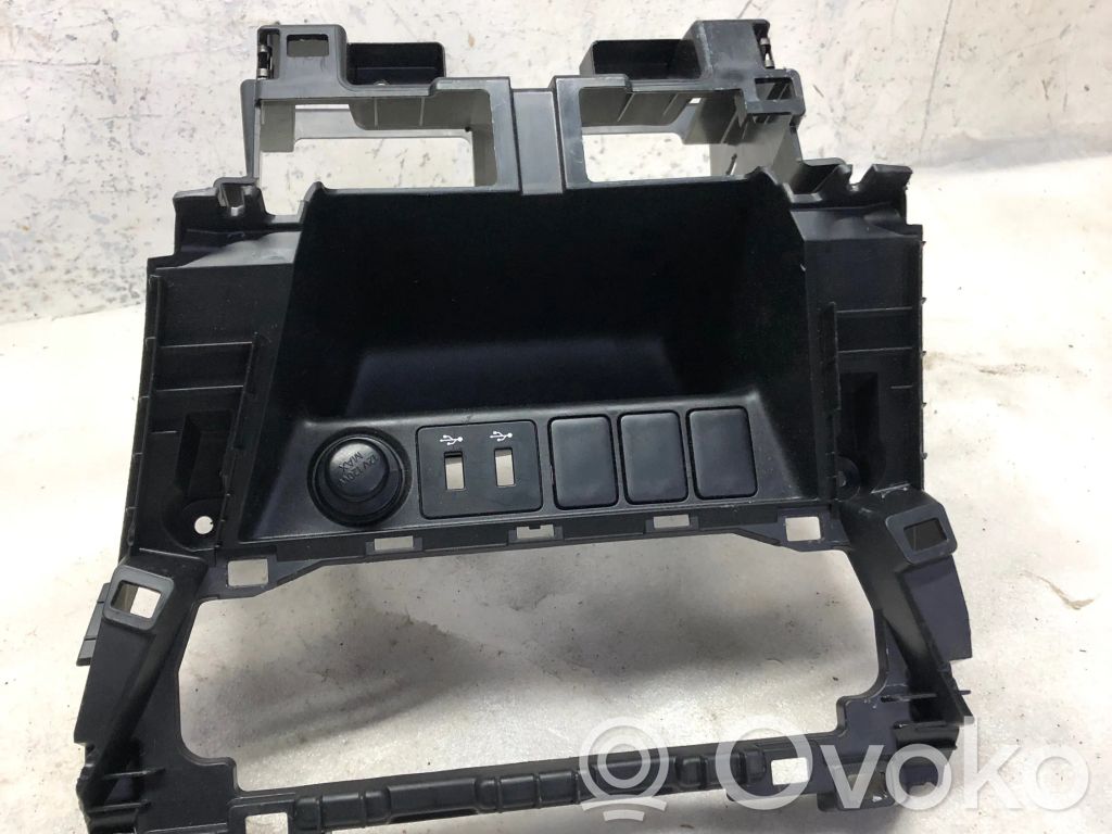 Mitsubishi Eclipse Cross Panneau de garniture console centrale 