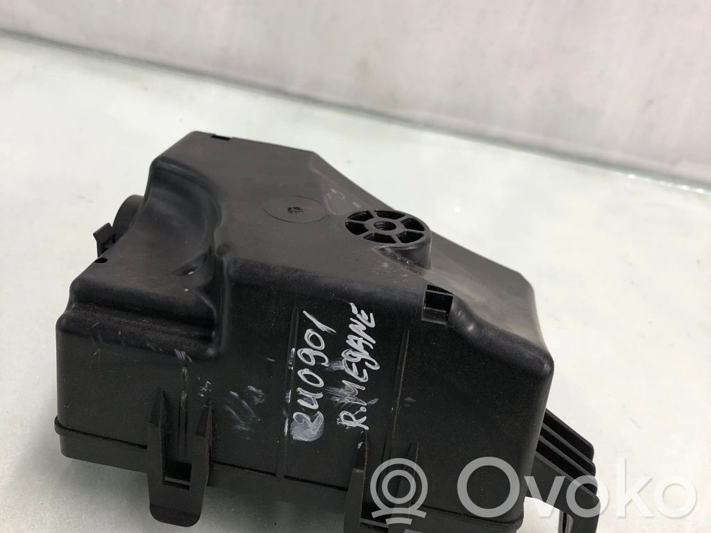 Крышка ящика предохранителей   284B95MP1A