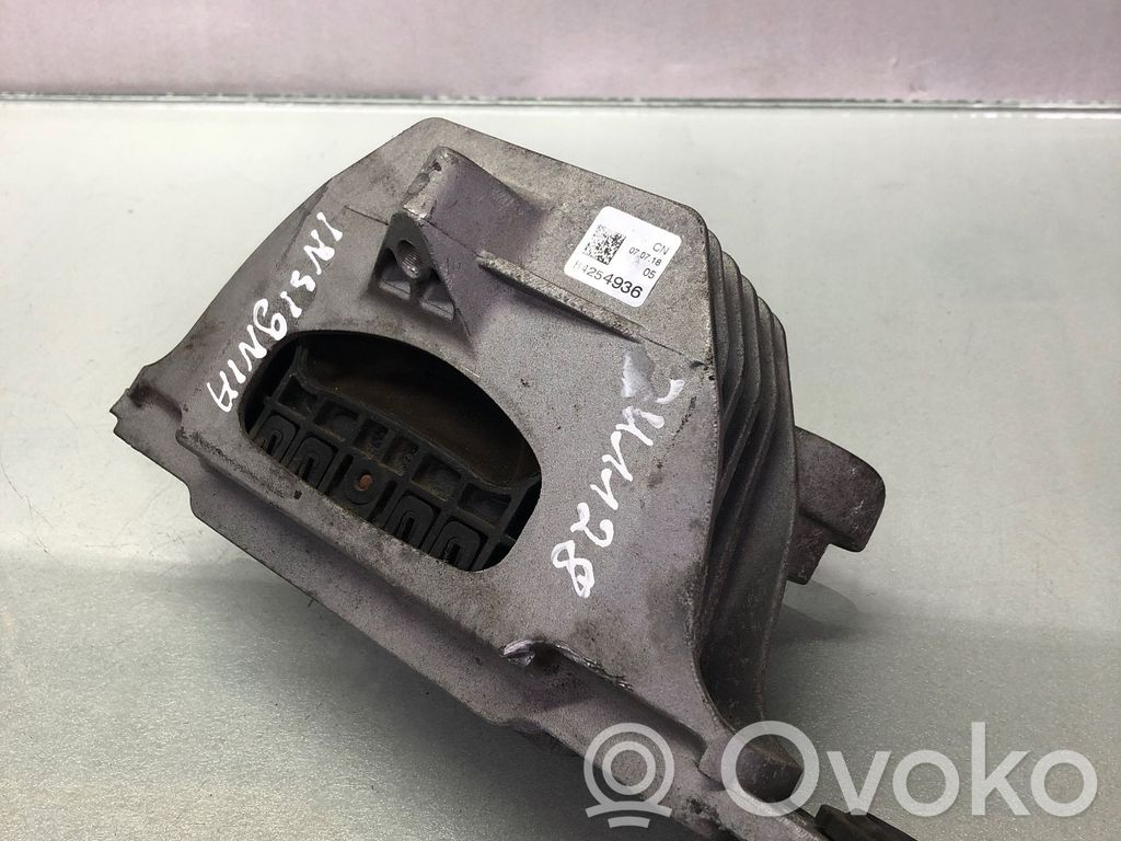 Opel Insignia B Engine mount bracket 