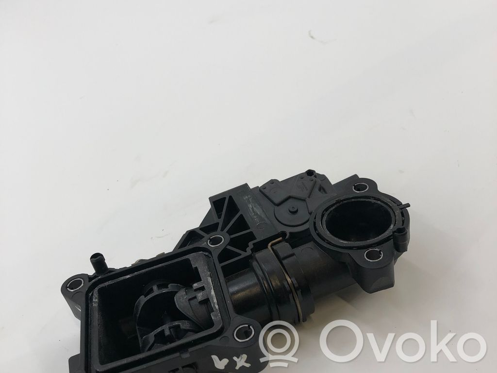BMW X1 U11 Termostat / Obudowa termostatu 