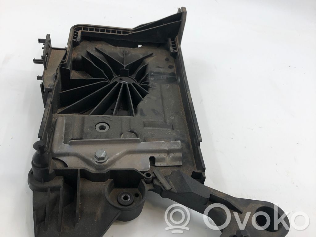 Volkswagen Golf VIII Półka akumulatora 