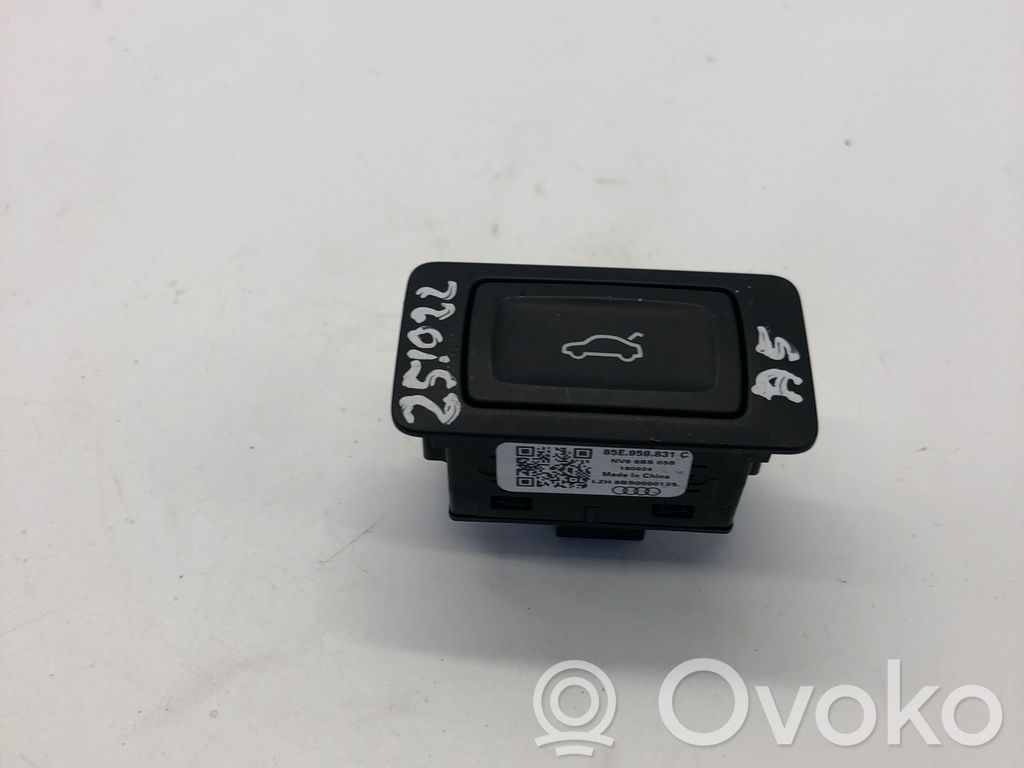 Audi A5 Tailgate opening switch 