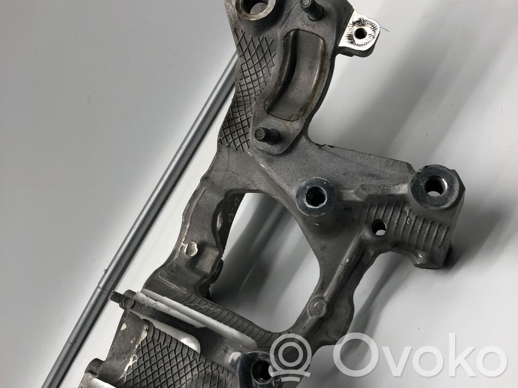 Engine mounting bracket   8B3399296