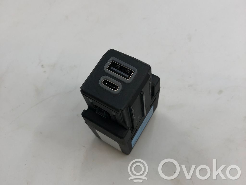 Jeep Compass USB-pistokeliitin 