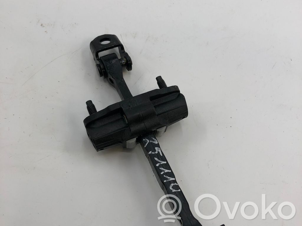 Jeep Compass Etuoven pidätin 