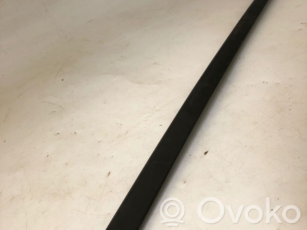 Windshield trim   8B3854327