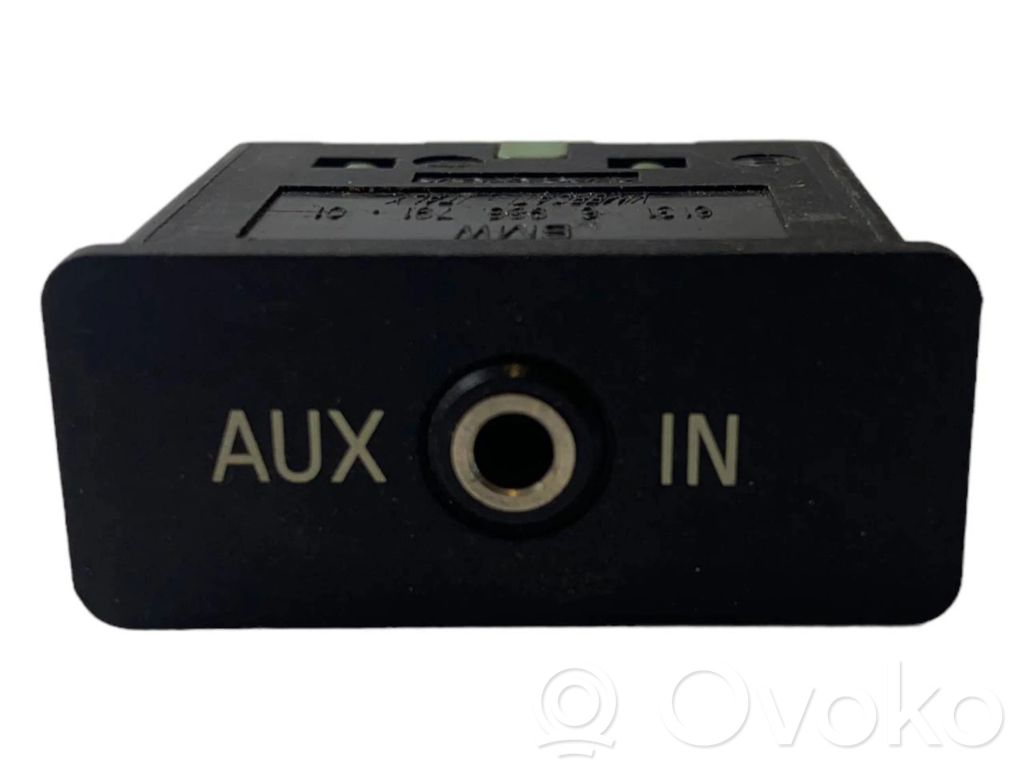 BMW X5 E70 AUX in-socket connector 