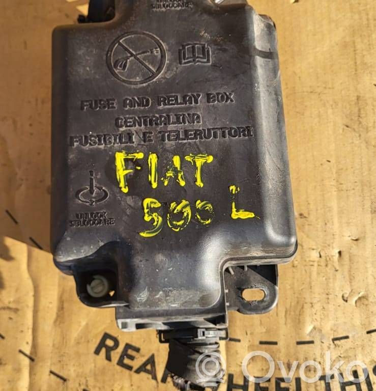 Fiat 500L Rėlių montavimo blokas 