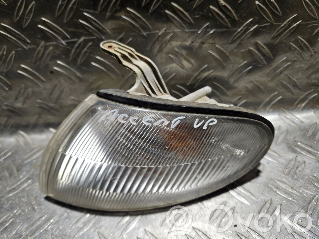 Hyundai Accent Front indicator light 