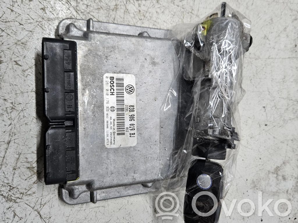 Volkswagen PASSAT B5 Engine control unit/module 