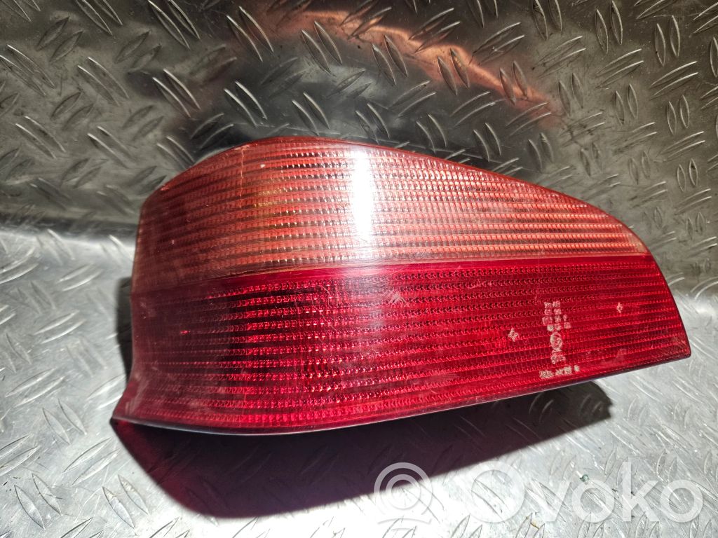 Peugeot 106 Galinis žibintas kėbule 