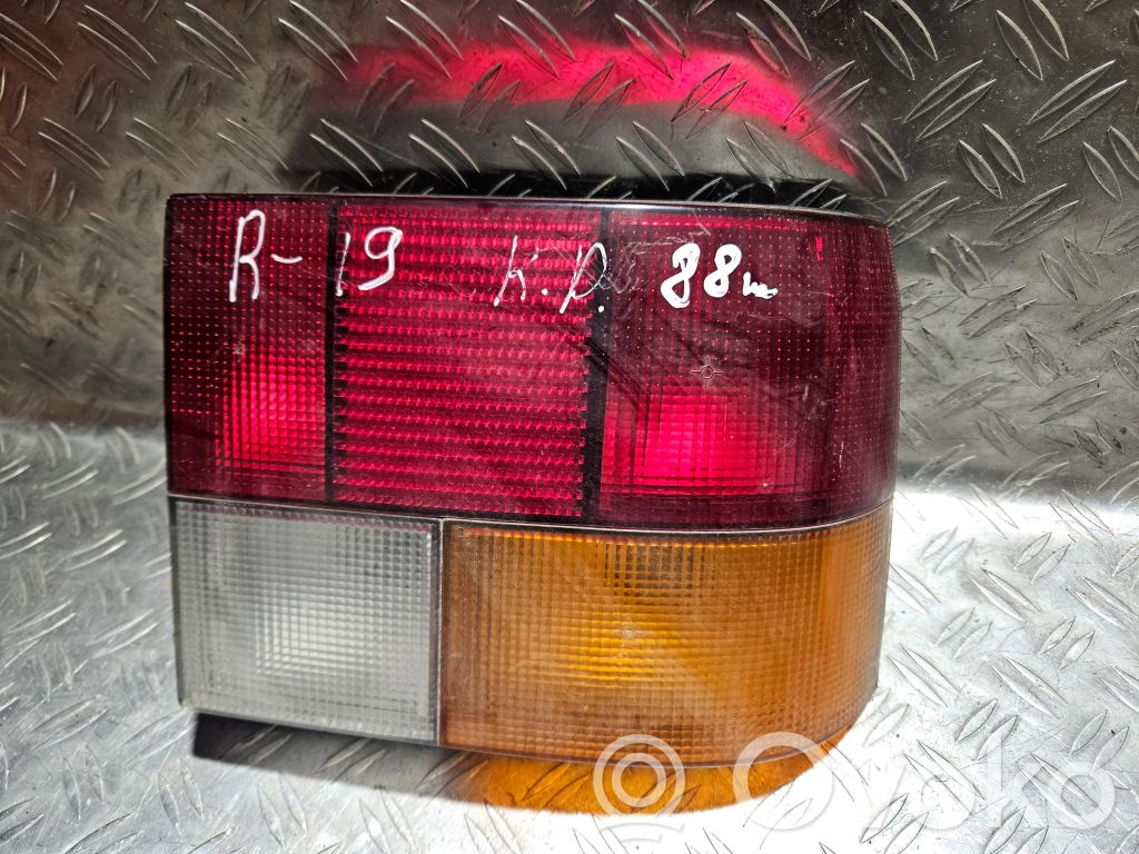 Renault 19 Aizmugurējais lukturis virsbūvē 