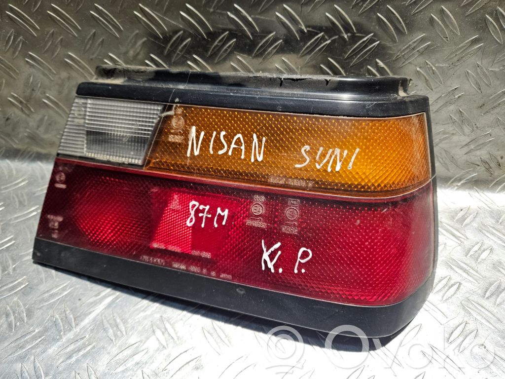 Nissan Sunny Rückleuchte Heckleuchte 