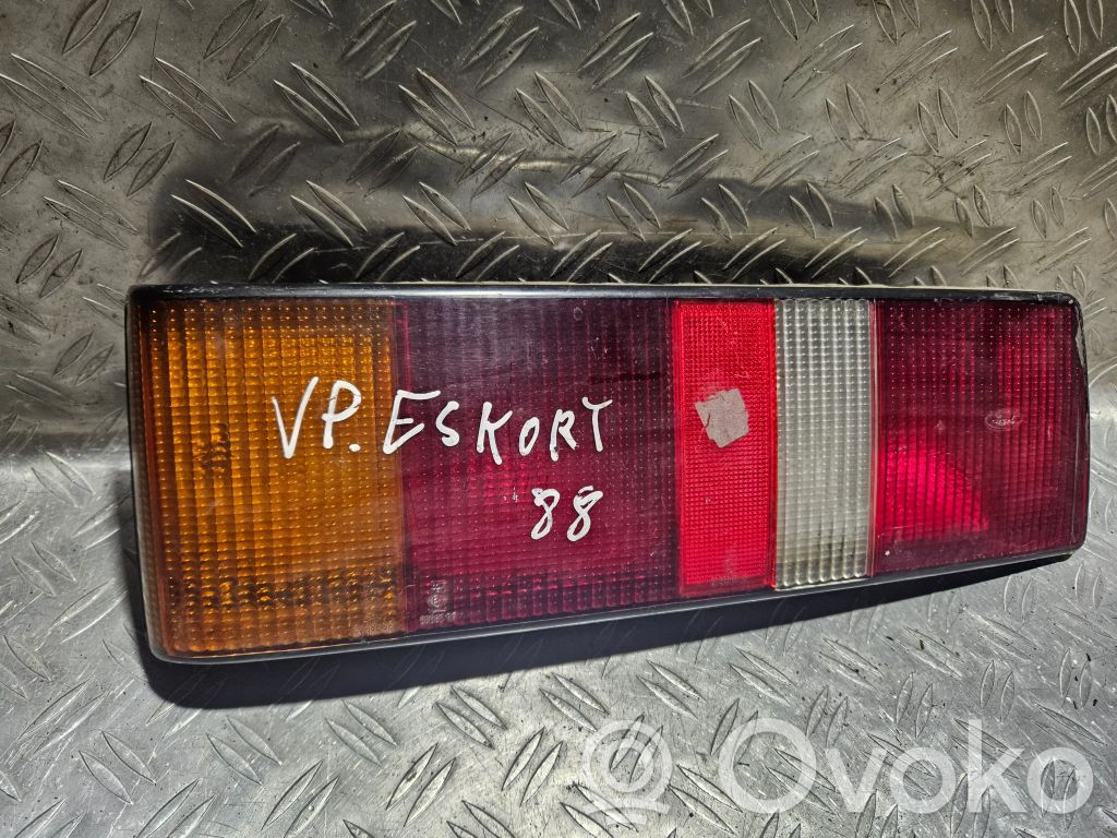 Ford Escort Aizmugurējais lukturis virsbūvē 