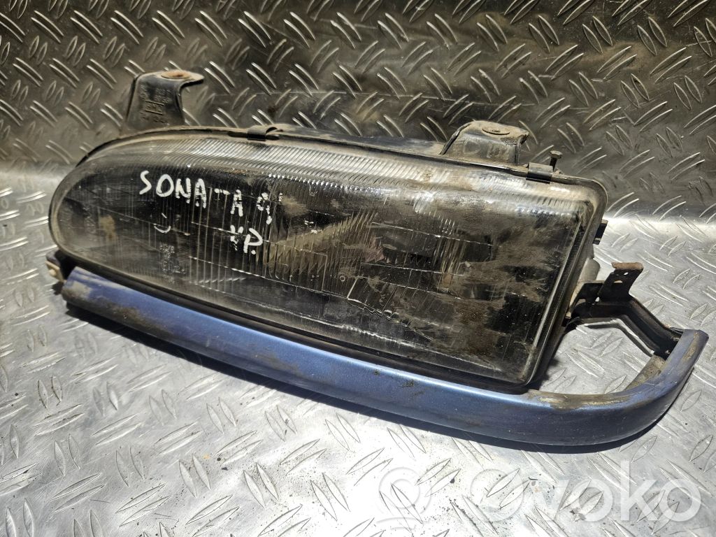 Hyundai Sonata Lampa przednia 