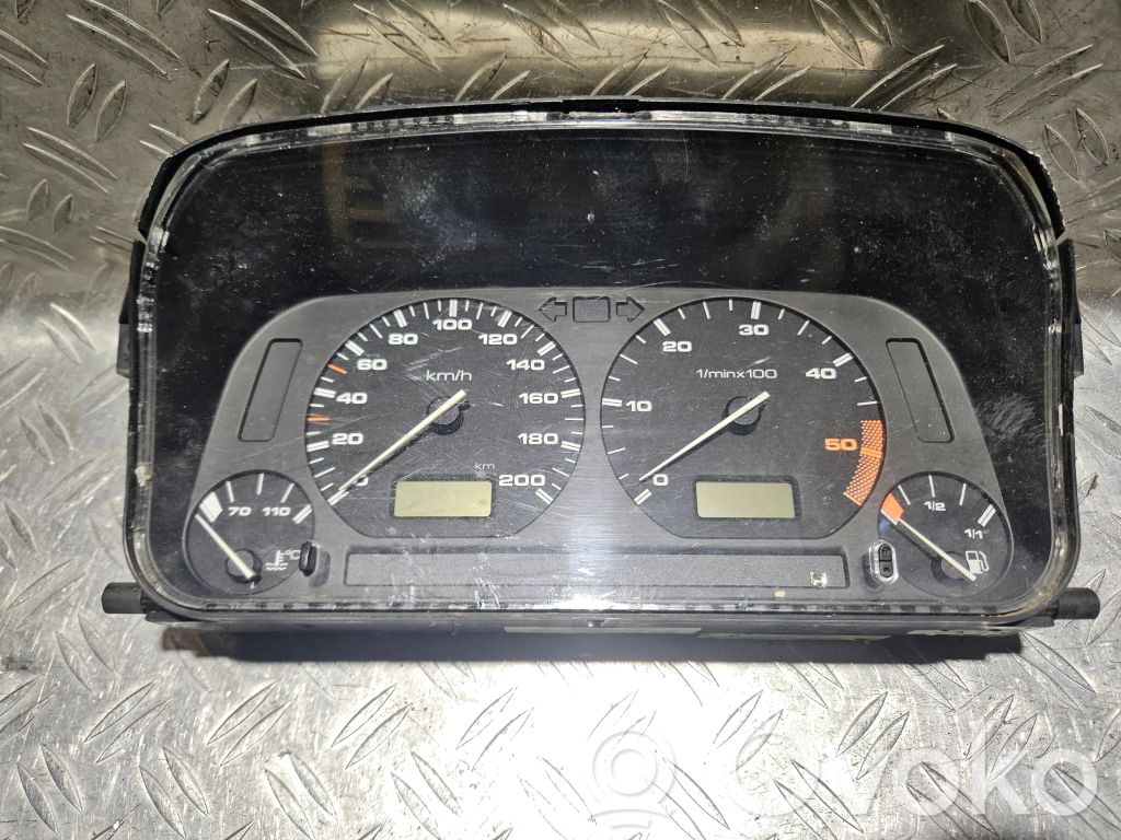 Volkswagen Golf III Speedometer (instrument cluster) 
