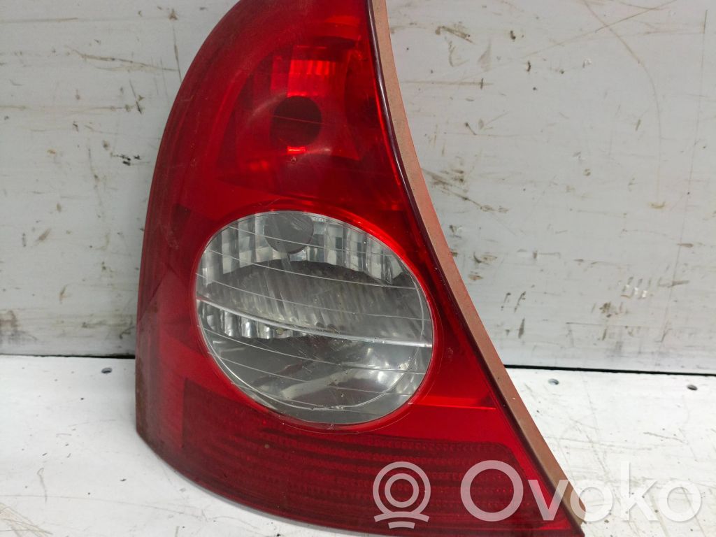 Renault Clio II Aizmugurējais lukturis virsbūvē 