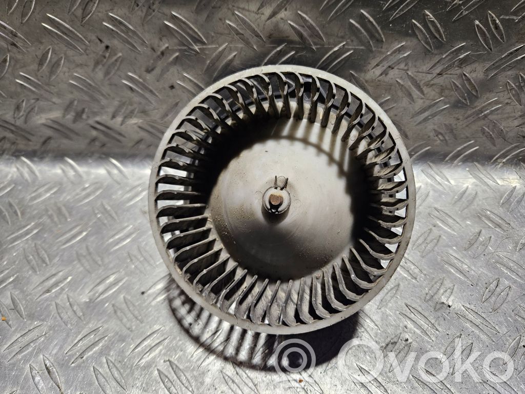 Toyota Corolla E90 Mazā radiatora ventilators 