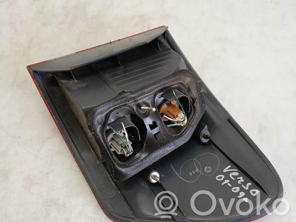 Toyota Avensis Verso Rear/tail lights 