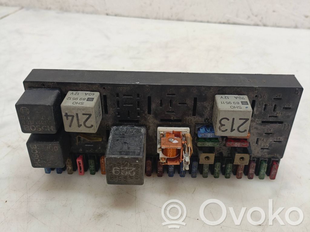 Audi 80 90 B3 Drošinātāju bloks 