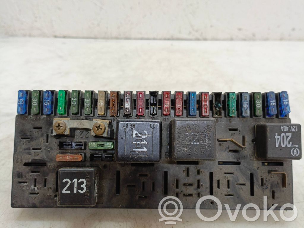Audi 80 90 B3 Drošinātāju bloks 