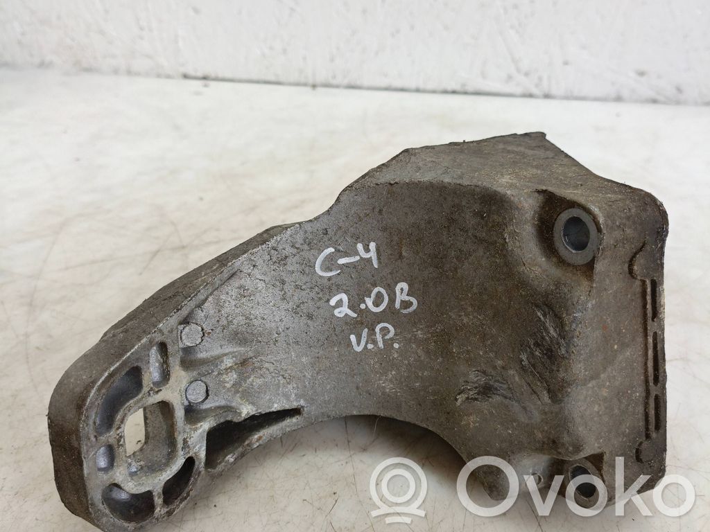 Audi 100 S4 C4 Engine mounting bracket 