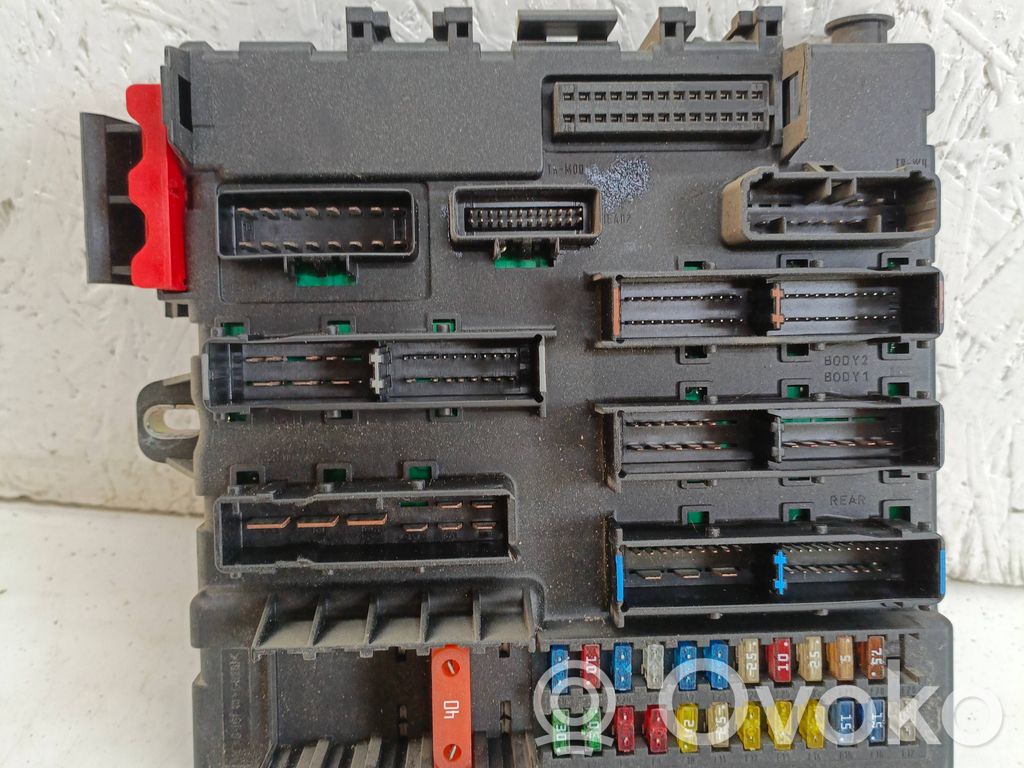 Opel Vectra C Saugiklių blokas 