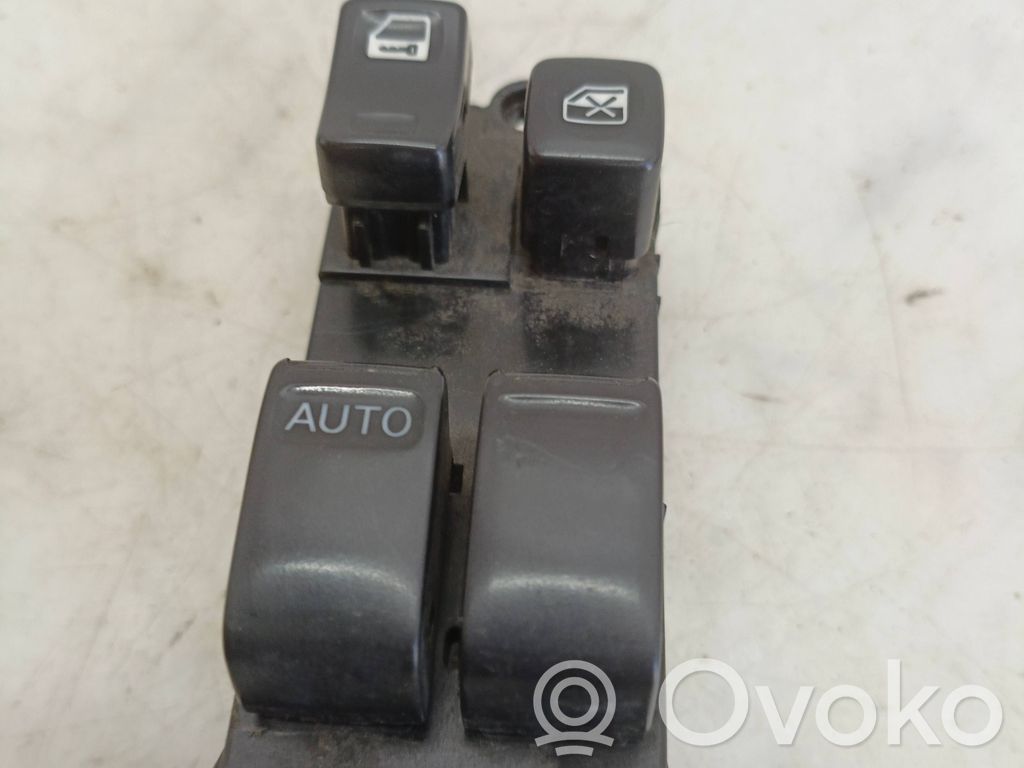 Nissan Almera N16 Включатель электрических окон 