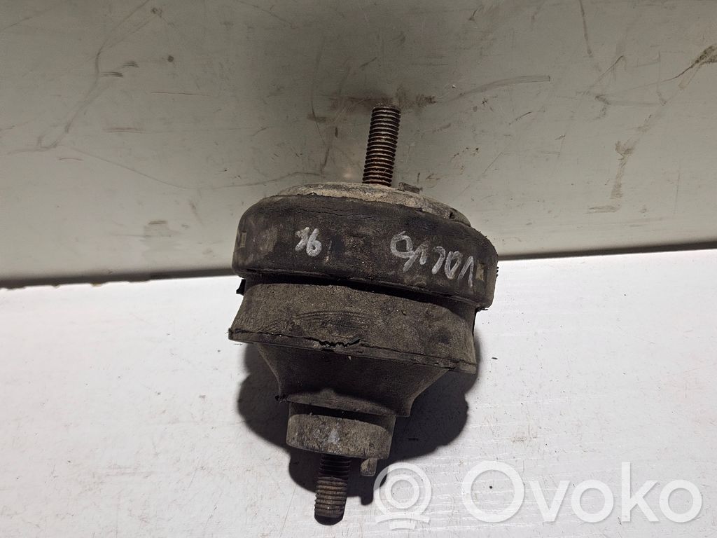 Volvo 440 Engine mount bracket 