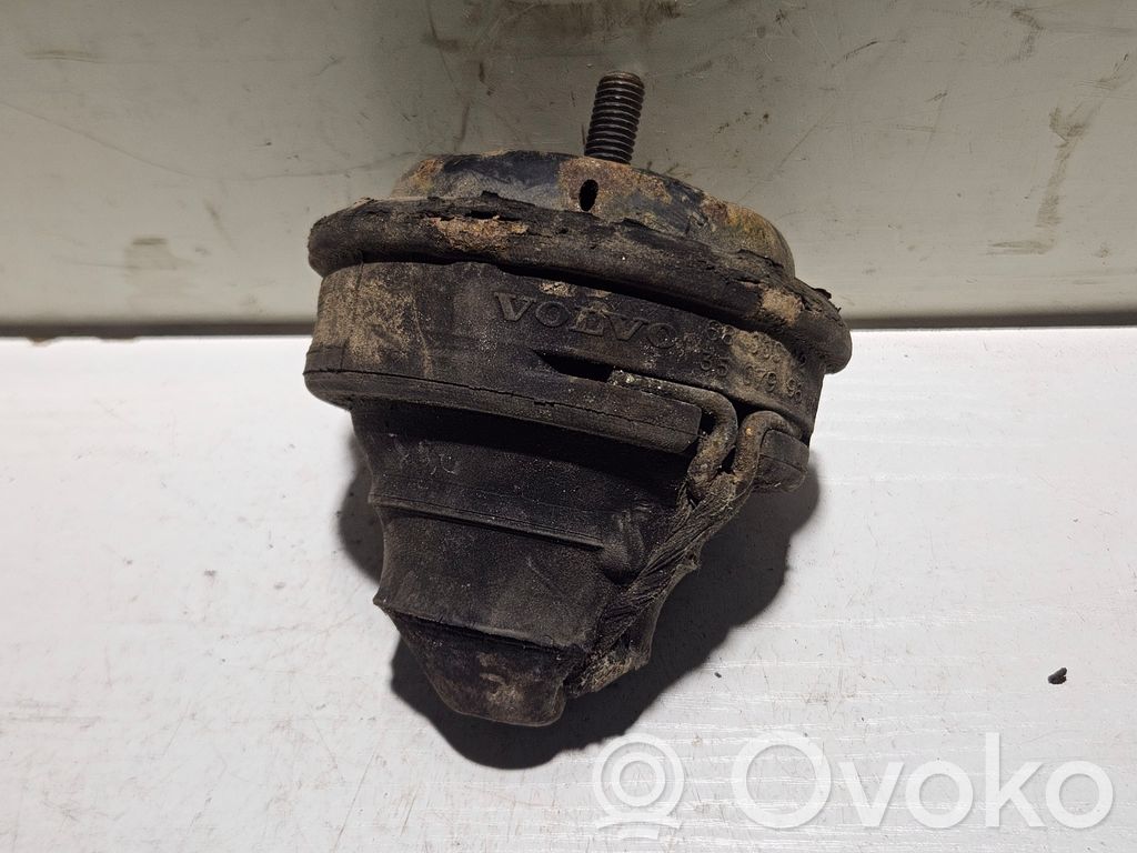 Volvo 850 Engine mount bracket 
