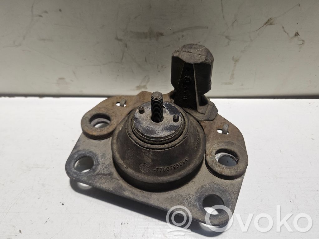 Renault Clio I Engine mount bracket 