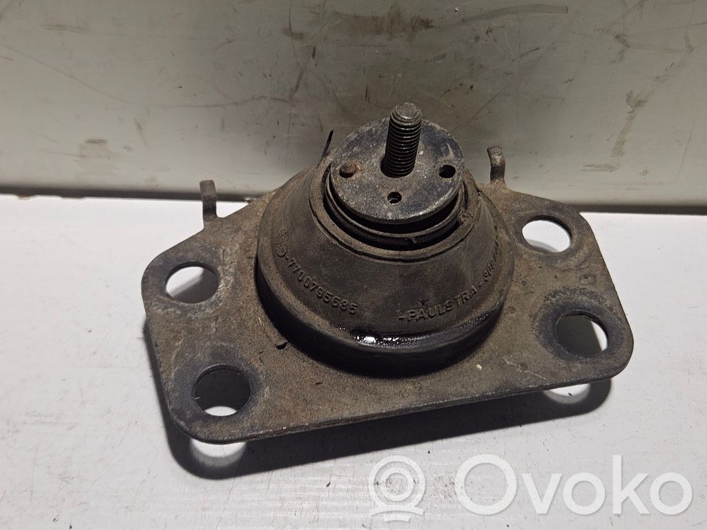 Renault Clio I Engine mount bracket 