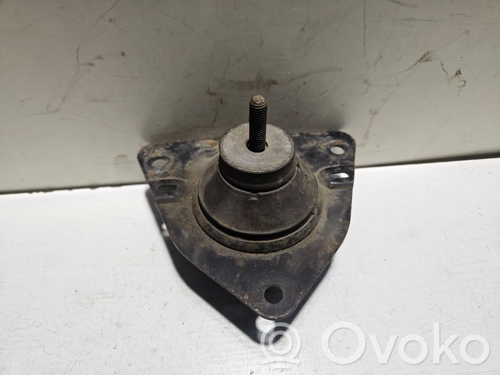 Renault Laguna I Engine mount bracket 