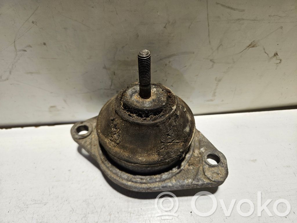 Audi 80 90 S2 B4 Engine mount bracket 