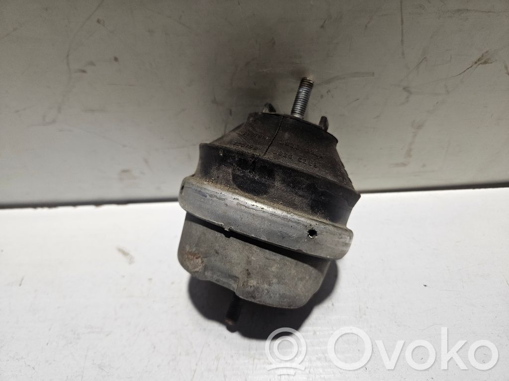 Audi A4 S4 B5 8D Engine mount bracket 