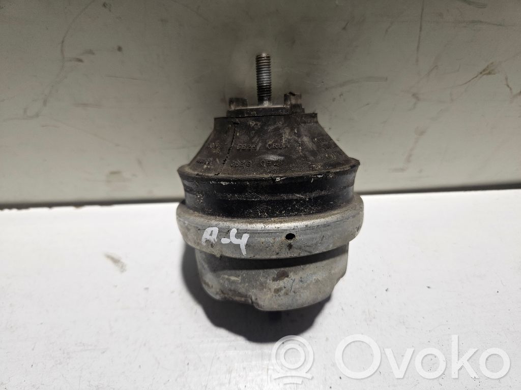 Audi A4 S4 B5 8D Engine mount bracket 