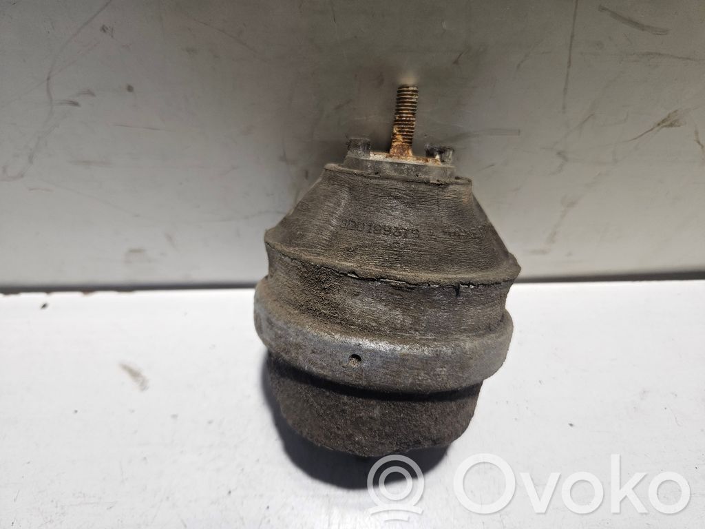 Audi A4 S4 B5 8D Engine mount bracket 