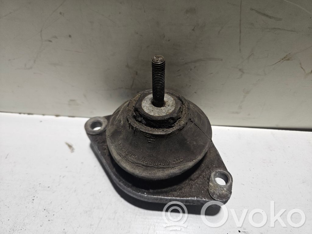 Audi 80 90 S2 B4 Engine mount bracket 