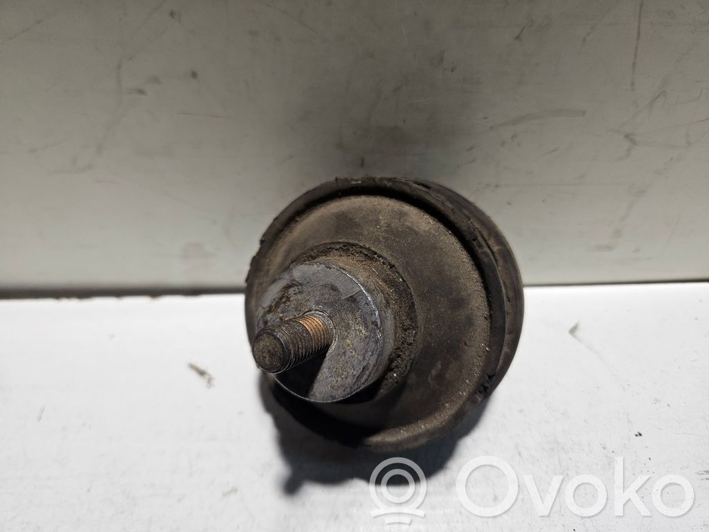Volvo 440 Engine mount bracket 