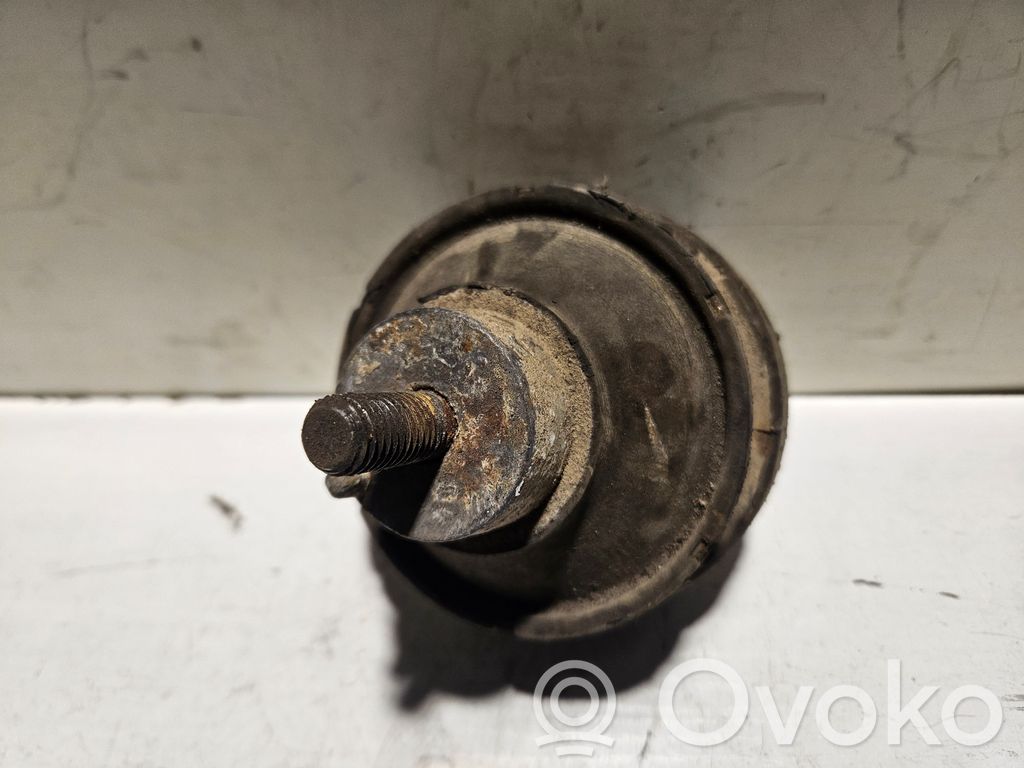 Volvo 440 Engine mount bracket 