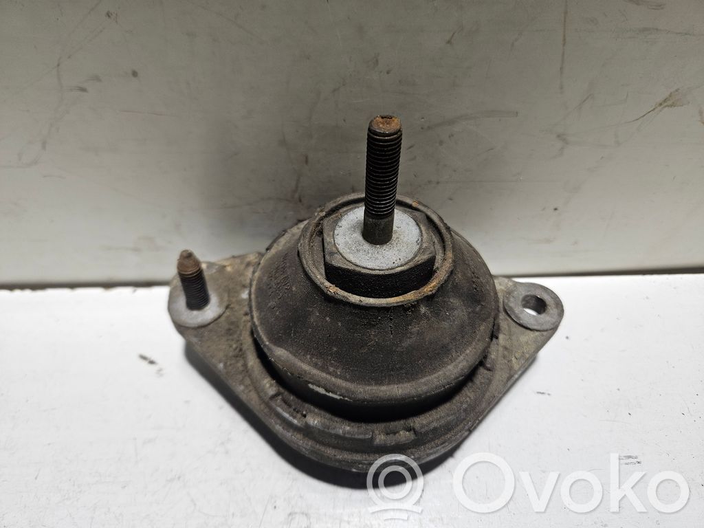Audi 80 90 S2 B4 Engine mount bracket 