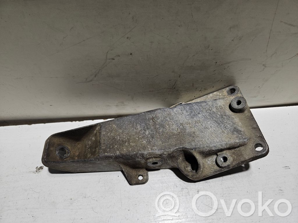 Engine mounting bracket   22116750853