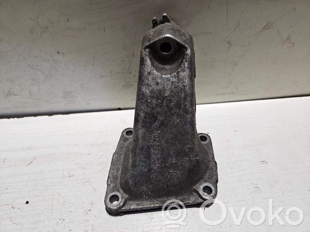 Mercedes-Benz E W210 Engine mounting bracket 