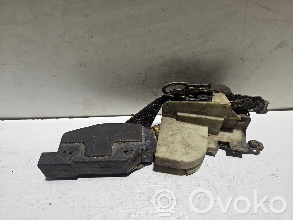 Opel Vectra A Priekšpusē slēdzene 